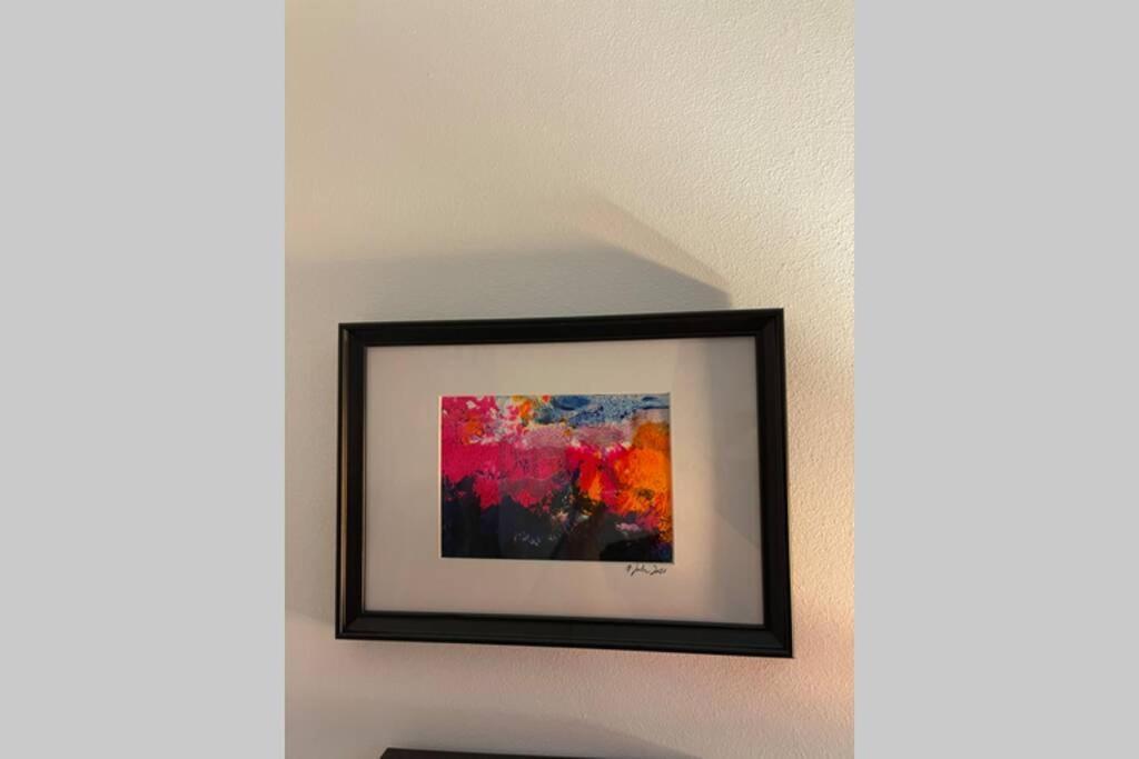 Apartment Happiness By Nicole Jutka, Visual Artist โอลิมป์ ภายนอก รูปภาพ
