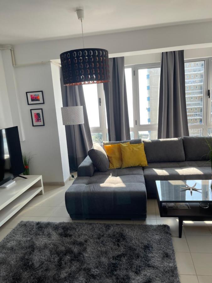 Apartment Happiness By Nicole Jutka, Visual Artist โอลิมป์ ภายนอก รูปภาพ