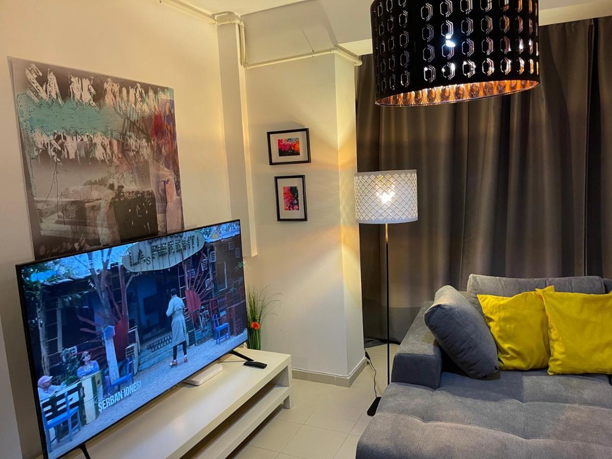 Apartment Happiness By Nicole Jutka, Visual Artist โอลิมป์ ภายนอก รูปภาพ